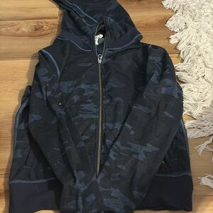Lululemon zip up size 6 blue camo